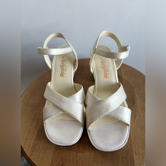 AbraCadabra Dyeable  Heels - Picture 2 of 8